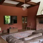Petit Chateau De Beauplateau