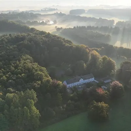 Petit Chateau De Beauplateau بيت للعطل