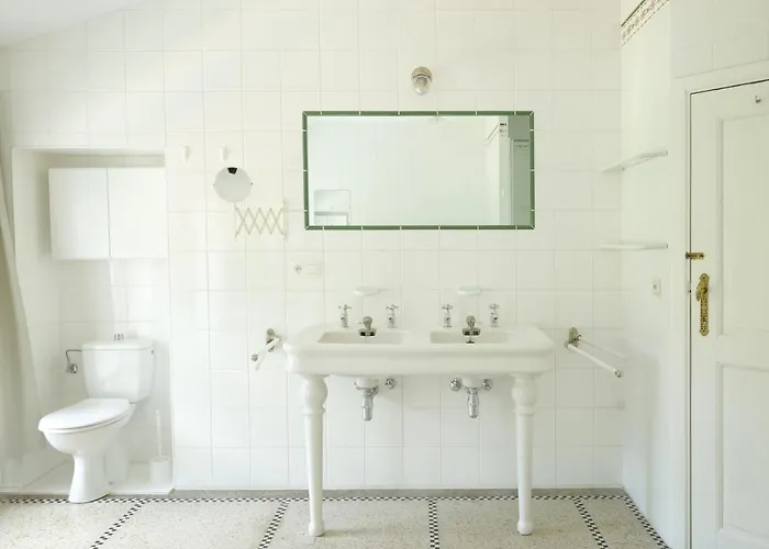 Petit Château De Beauplateau Hébergement de vacances *